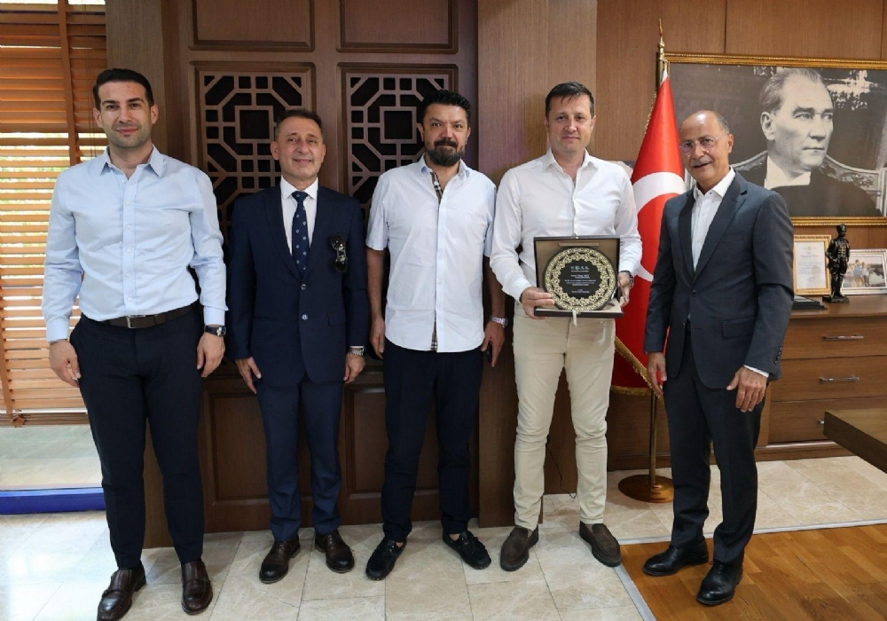 �erkezk�y Belediye Ba�kan� Vahap Akay�a Te�ekk�r Plaketi Takdim Edildi